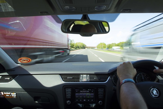 Test samochodu Nissan Leaf: Cicha kabina, tłumienie hałasu i komfort akustyczny